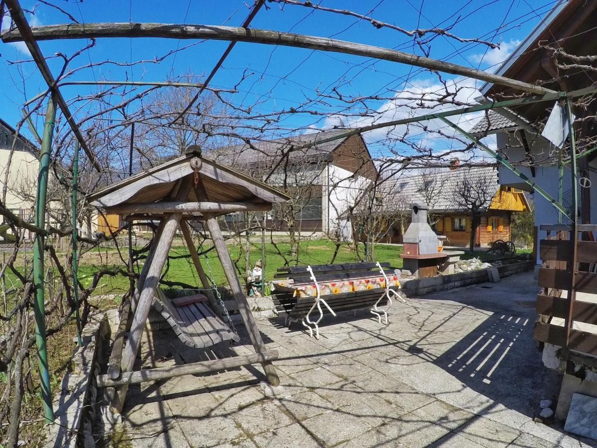 Vacation House Jurcek ราโดว์ลิตซา ภายนอก รูปภาพ