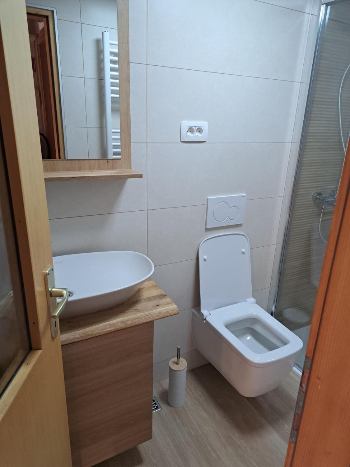 Vacation House Jurcek ราโดว์ลิตซา ภายนอก รูปภาพ